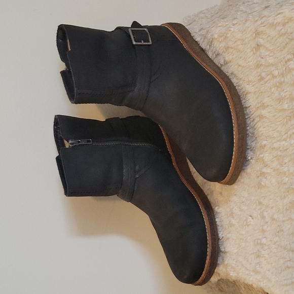 UGG Shoes - UGG ~Ankle Boot, 8, Black